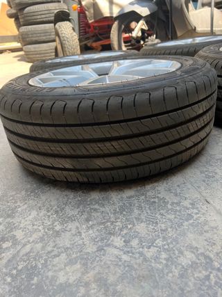 5 Ruedas Seat 16" con neumáticos