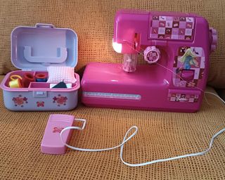 Máquina de coser Barbie con luz