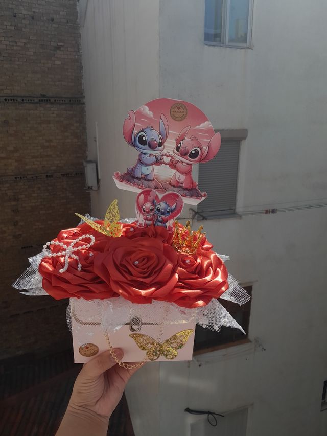 Centro mesa Stitch rosas