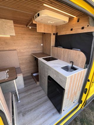 Alquiler de Furgoneta camperizada Ford Transit