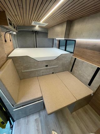 Alquiler de Furgoneta camperizada Ford Transit