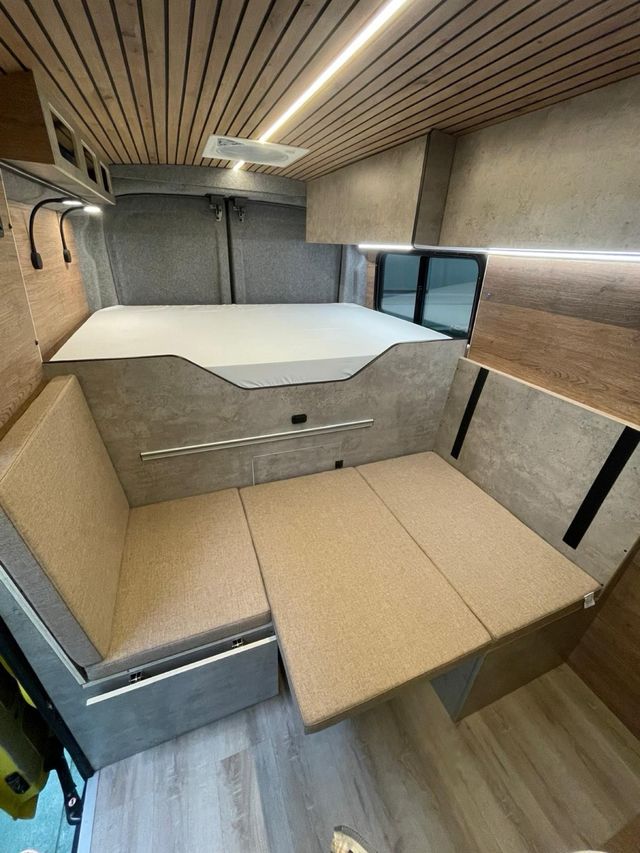 Alquiler de Furgoneta camperizada Ford Transit