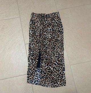 Falda midi leopardo abertura