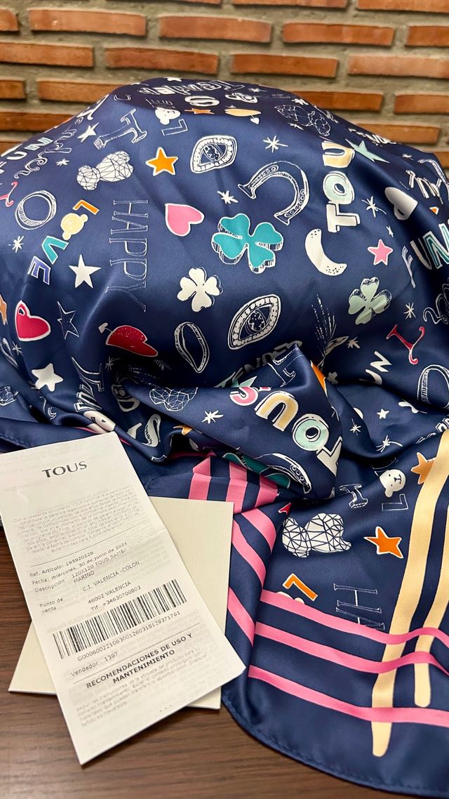 Pañuelo TOUS grande modelo Samba