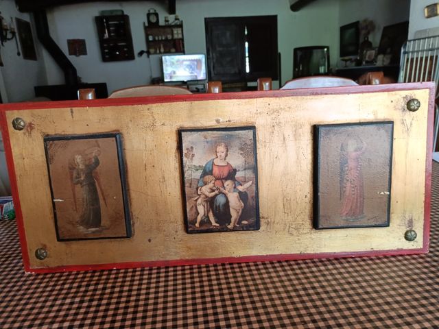 Tríptico religioso antiguo