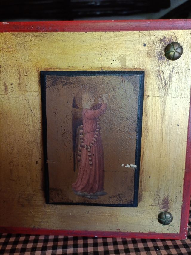 Tríptico religioso antiguo