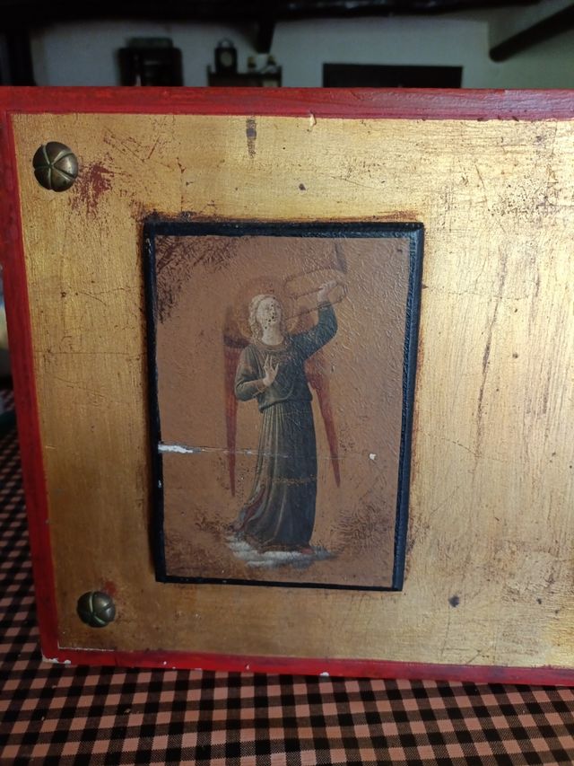 Tríptico religioso antiguo