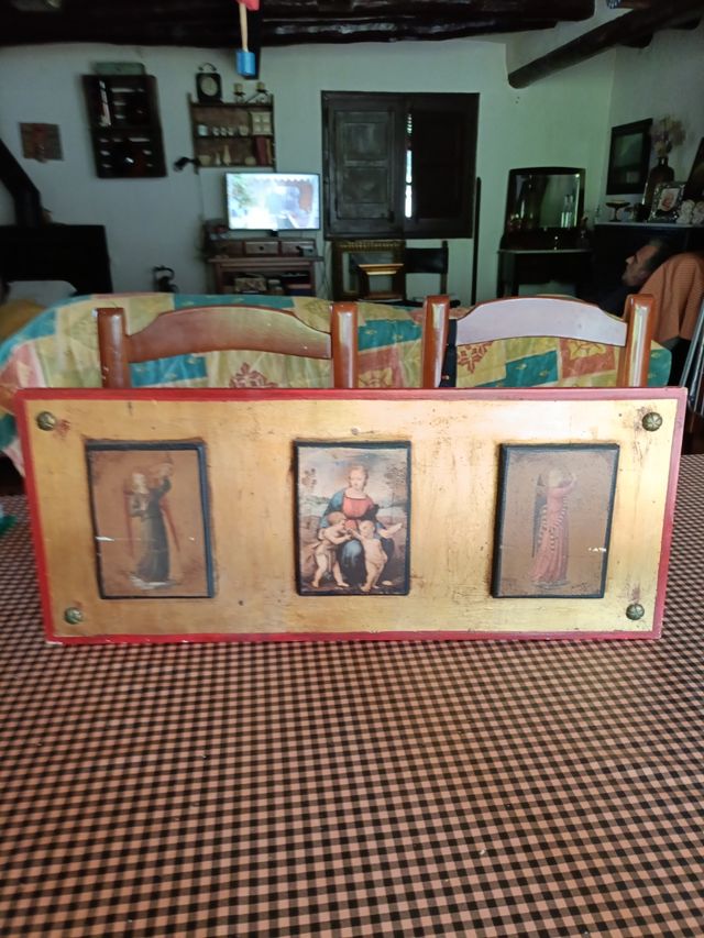 Tríptico religioso antiguo