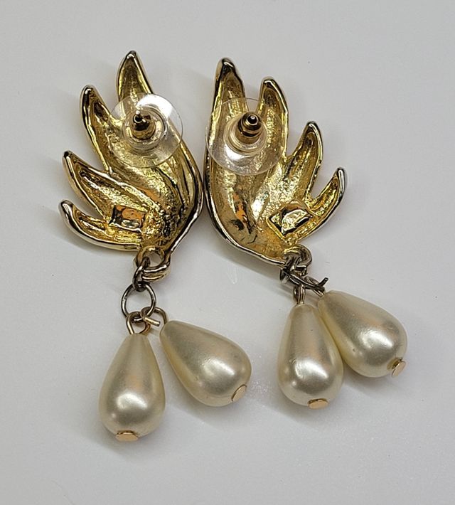 Pendientes dorados con perlas