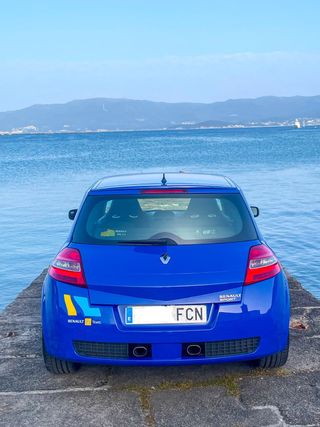 Renault Megane F1 TEAM R25 Numerado