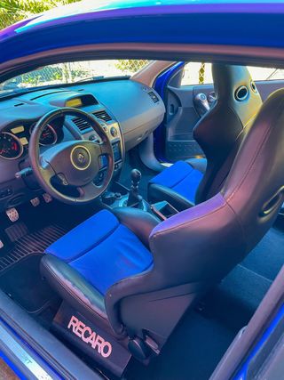 Renault Megane F1 TEAM R25 Numerado