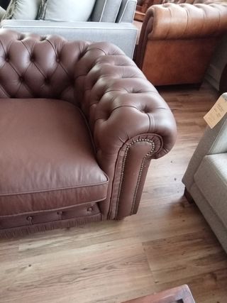 Sofá Chester de cuero marrón