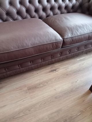 Sofá Chester de cuero marrón