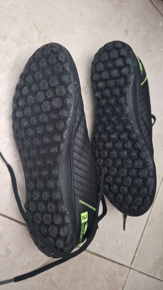 Botas fútbol Kipsta niño multitacos