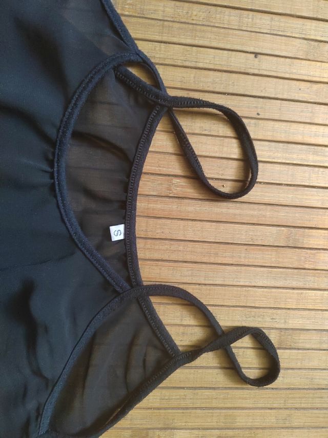 Conjunto negro: top+shorts