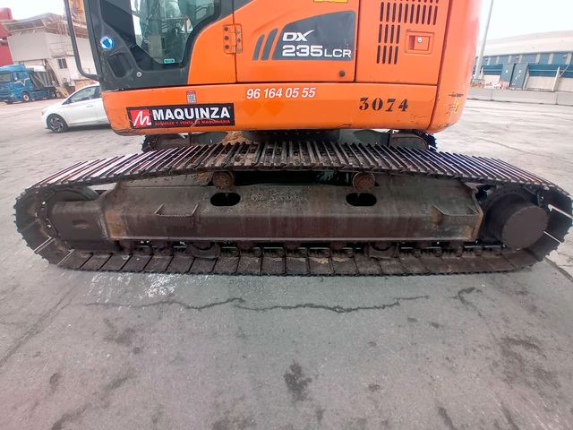 Excavadora Doosan DX235LCR - Impecable