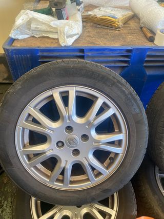 4 Llantas Renault 16" 4 tornillos