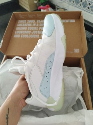 Zapatillas Nike Jordan mujer - Blancas y azules
