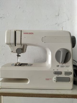 Máquina de coser Jata