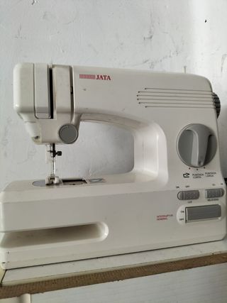 Máquina de coser Jata