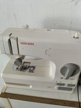 Máquina de coser Jata