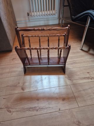 Revistero madera marrón