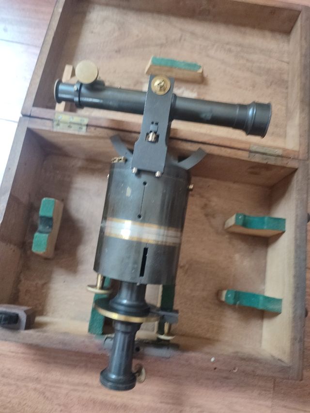 Teodolito náutico antiguo
