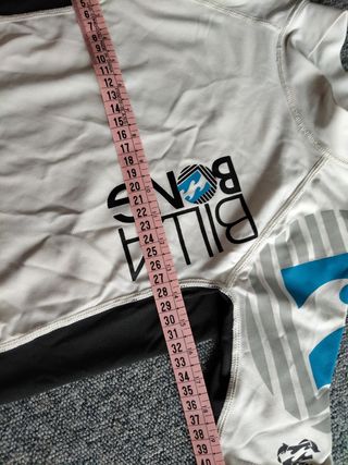Camiseta Billabong niñ@, talla 8. Ver medidas.