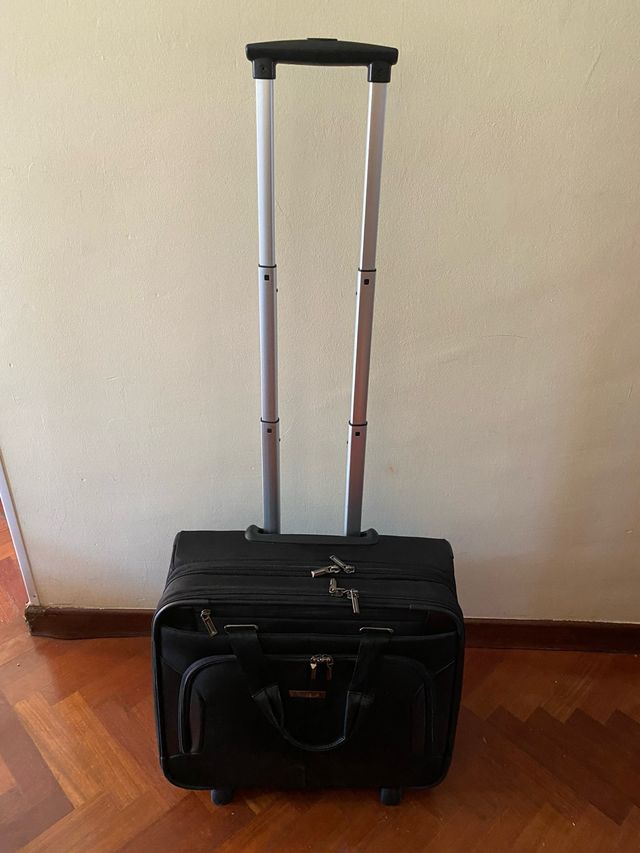 Maletín Samsonite negro con ruedas