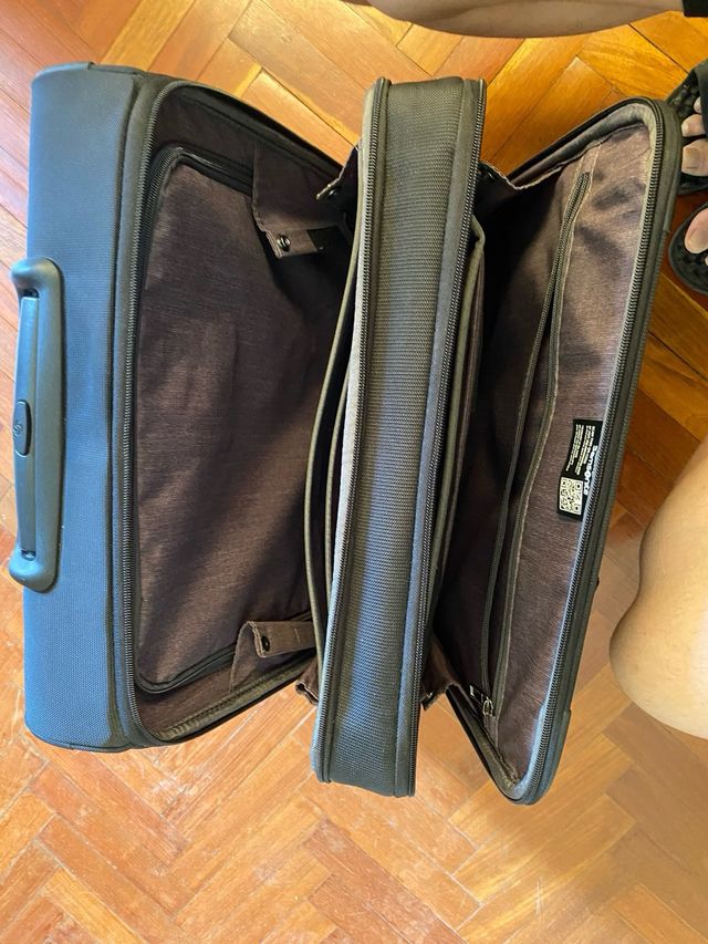 Maletín Samsonite negro con ruedas