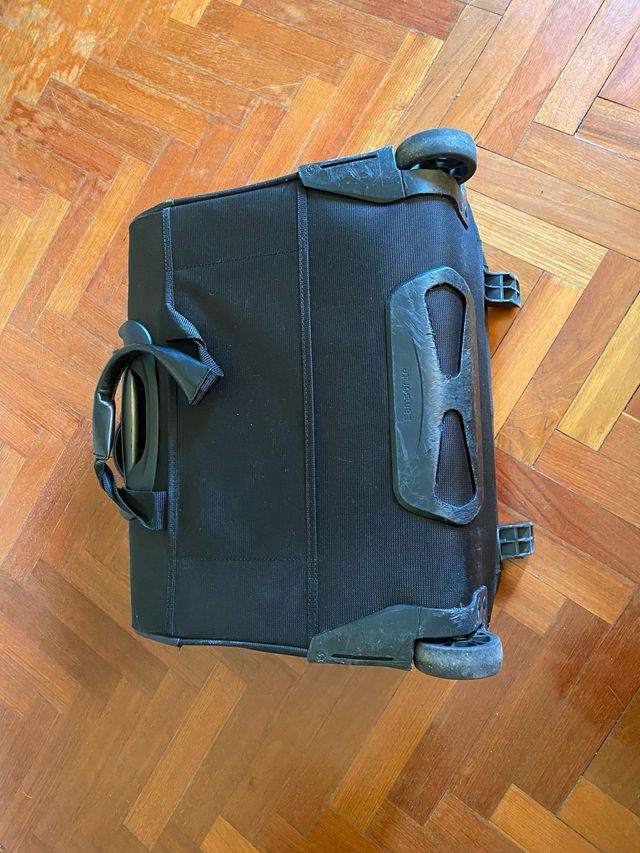 Maletín Samsonite negro con ruedas