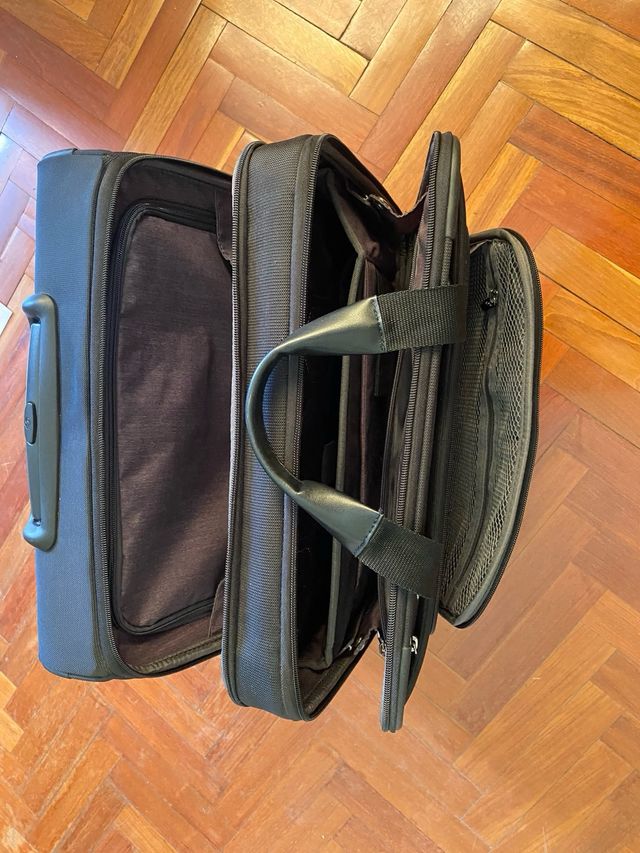Maletín Samsonite negro con ruedas