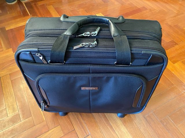 Maletín Samsonite negro con ruedas