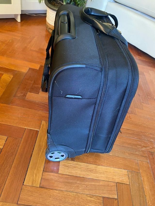 Maletín Samsonite negro con ruedas