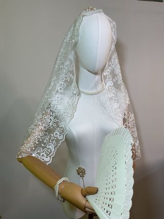 Mantilla Fallera Blanca y Negra
