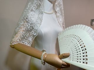 Mantilla Fallera Blanca y Negra