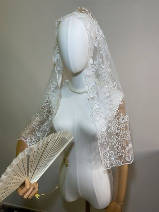 Mantilla Fallera Blanca y Negra