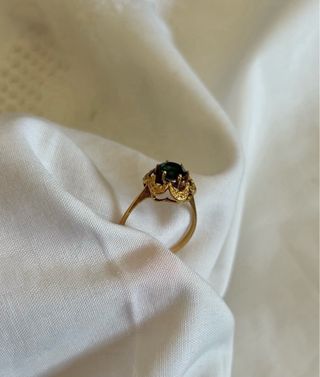 Anillo flor oro 18k con turmalina verde. 