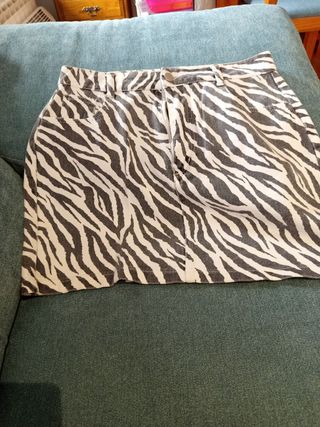 2 Faldas: negra y cebra