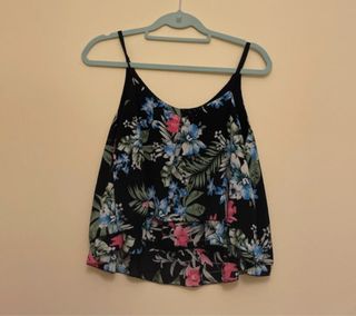Top negro estampado flores