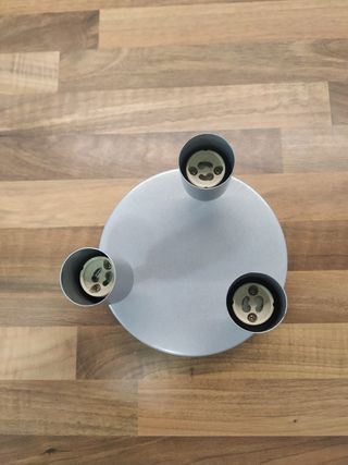 Lampara 3 luces gris metal..No incluye bombillas
