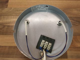 Lampara 3 luces gris metal..No incluye bombillas
