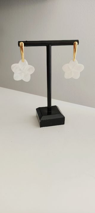 Pendientes flor nácar dorados