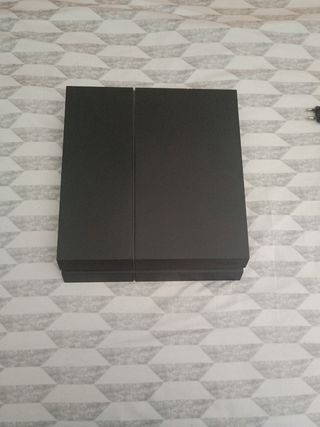 PS4 (PlayStation 4) negra + 3 JUEGOS