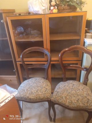 Otto sedie con seduta in stoffa