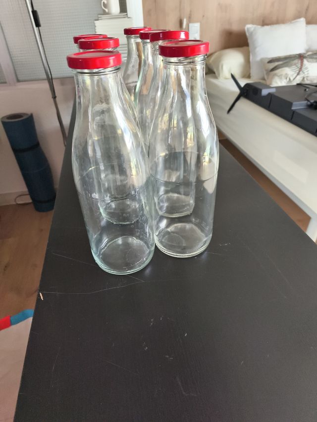 7 Botellas cristal tapa roja