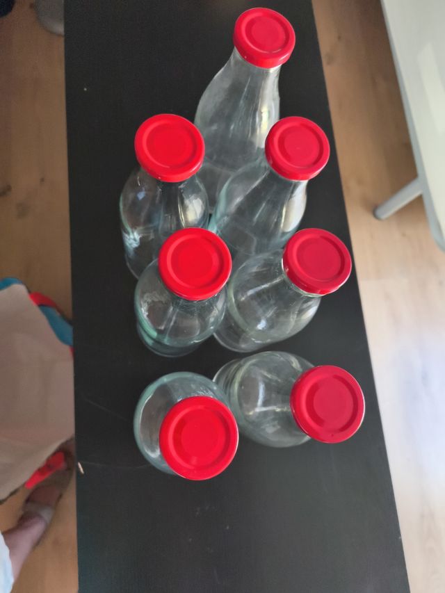 7 Botellas cristal tapa roja