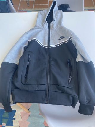 Chándal Nike gris y negro