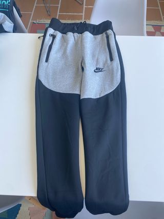 Chándal Nike gris y negro