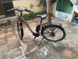 Bicicleta eléctrica Orbea, cobre y negro